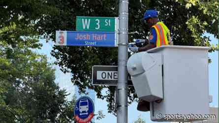 Knicks championship team honored with temporary NYC street signs