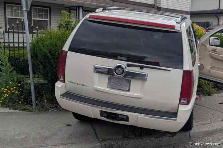 Impaired driver in Abbotsford flees hit-and-run, crashes into yard