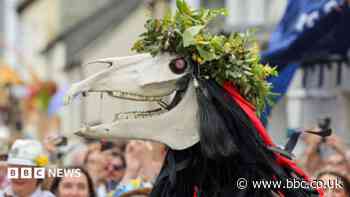Thousands join Mazey Day parade as festival peaks