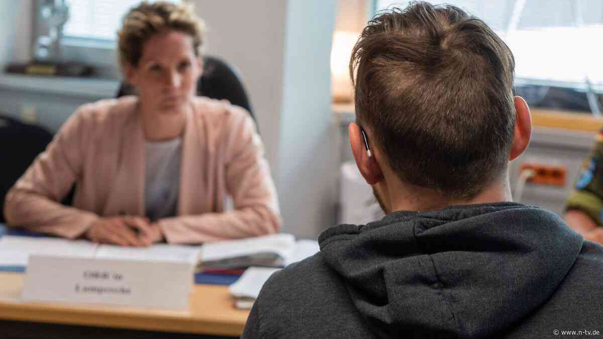 Neue Pflichtverletzung : Betrunken beim Bewerbungsgespräch führt zu Bürgergeldkürzung