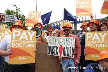 Resident doctors vote to accept 6.6% pay uplift to end year of strike action