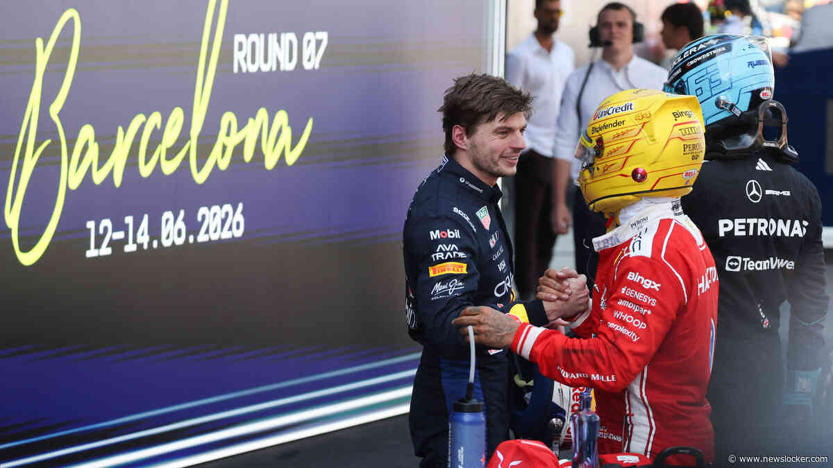 Lewis Hamilton reageert op boordradio Max Verstappen: ’Je kunt een kampioen niet buitenom inhalen’