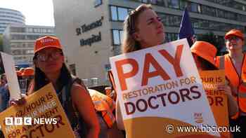 Resident doctors in England accept pay deal and end strikes