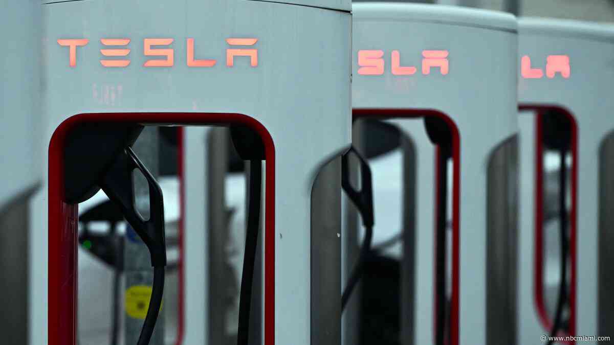 Pair battered teen during Tesla charging station dispute in Aventura, cops say