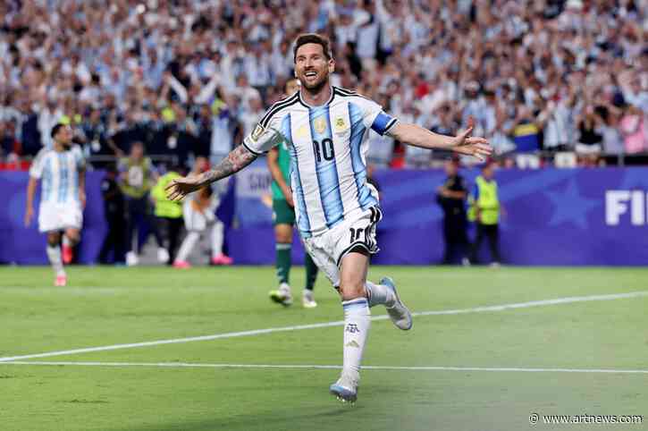 70-Ton Statue of Lionel Messi Appears in Argentina Amid World Cup Fervor
