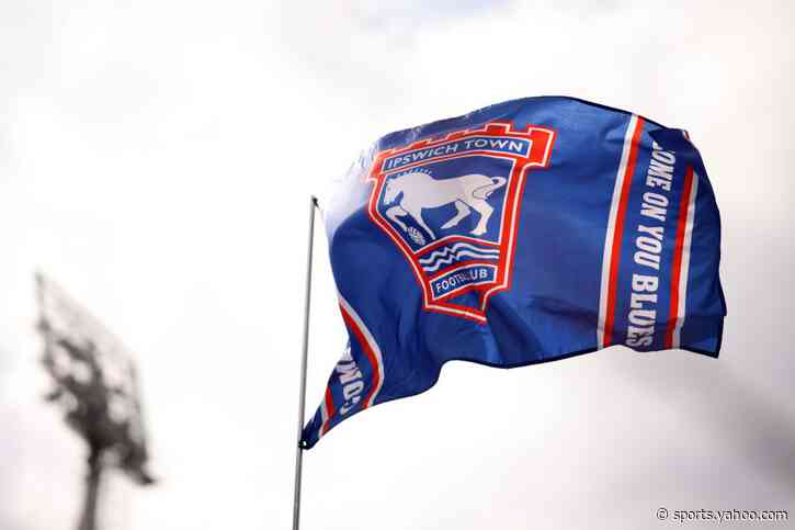 Ipswich Town sign Hibs attacker Livingstone