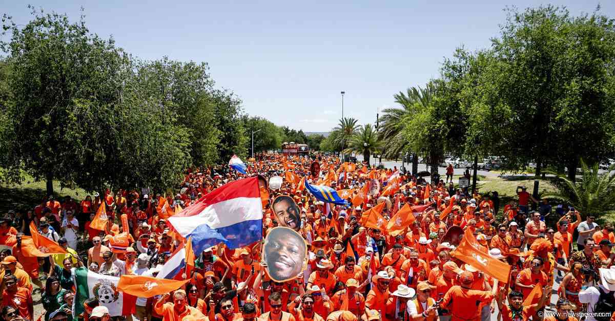 Precies twaalf jaar na de fopduik van Arjen Robben kleurt Monterrey massaal oranje