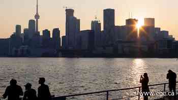 Environment Canada issues heat warning for Toronto as city braces for sweltering weather