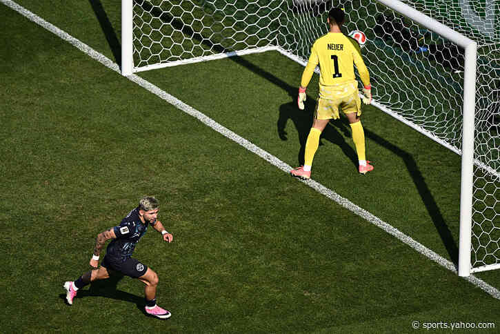 Neuer's record-breaking stat sums up Germany's World Cup worries 😪