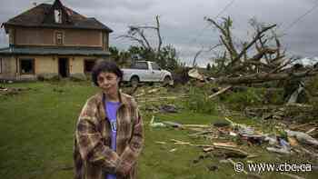 'It took 10 seconds to do this': Manitoba retirees lose home to tornado