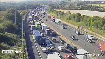 Part of M25 shut after lorry fire