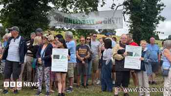 Thousands oppose plans to build on green belt land