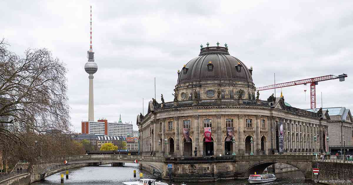 «Da häng ich dann eben»: Merkel-Porträt wird enthüllt