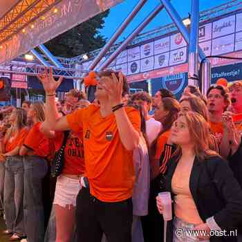 Tranen bij Overijsselse voetbalfans na nachtelijke uitschakeling Oranje
