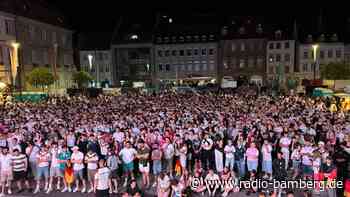 Fans auf dem Bamberger Maxplatz fiebern bei WM-Aus mit