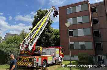 FW-DO: Feuerwehr rettet Person mit Spezialgerät aus Wohnung