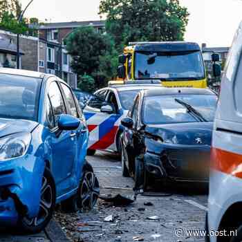 112 nieuws: Brand in leegstaande huizen Zwolle | Auto in Enschede ramt geparkeerde auto's