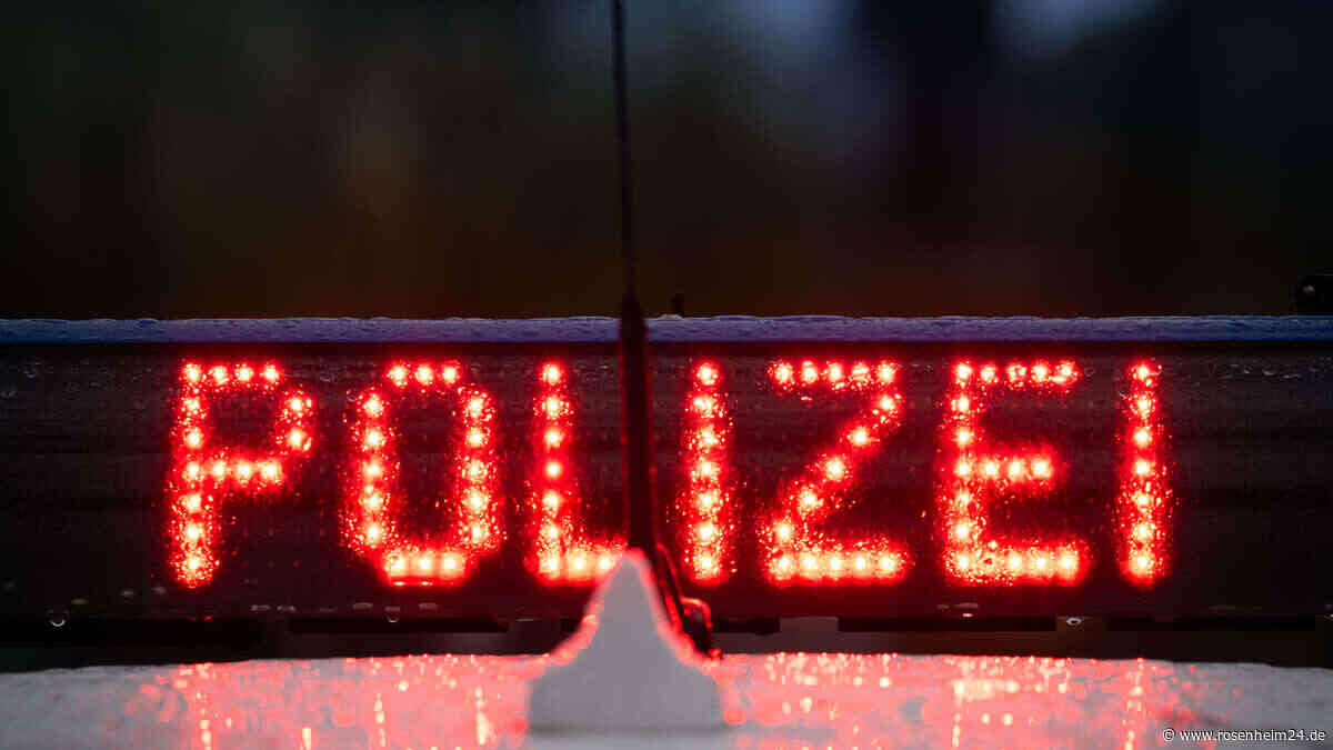 An Kreuzung zur B304: Lastwagen verliert offenbar Auflieger – und sorgt für Chaos