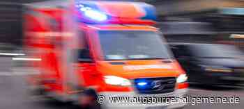 Schwer verletzt nach Sturz: Radfahrer schlägt mit Oberkörper auf Straße auf