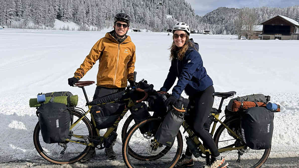 Rens (31) en Nikki (32) houden helemaal niet van fietsen maar maken nu wereldreis op tweewieler: ’Toen heb ik gejankt’
