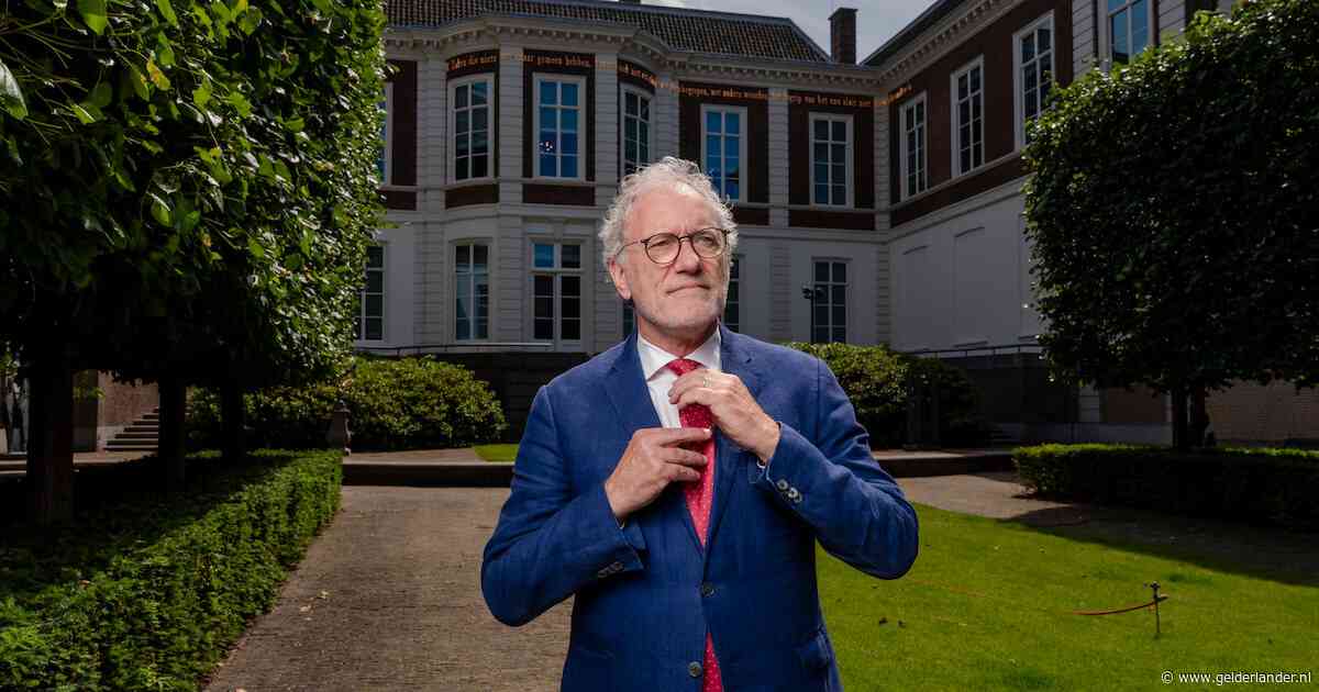 ‘Onderkoning’ Thom de Graaf heeft zijn leven te danken aan de Japanse keizer: ‘Ik ben helemaal geen republikein’