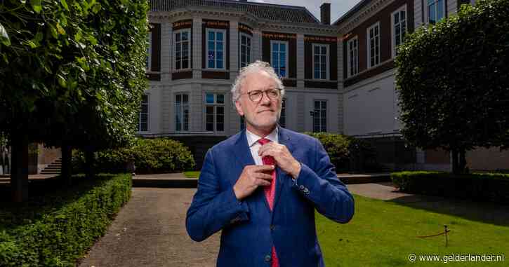 ‘Onderkoning’ Thom de Graaf heeft zijn leven te danken aan de Japanse keizer: ‘Ik ben helemaal geen republikein’