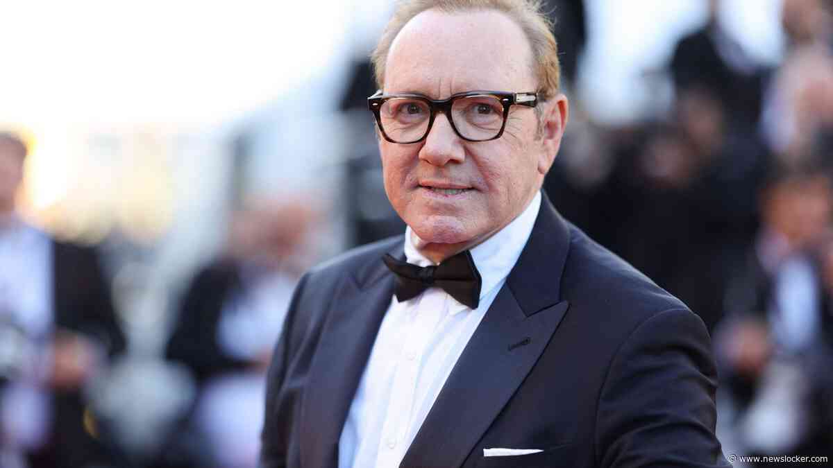 Vrijgesproken Kevin Spacey voelt zich niet gesteund door homogemeenschap: ’Ik heb veel mannen versierd’