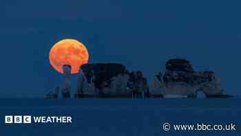 Full Strawberry Moon captured over the UK in stunning photos