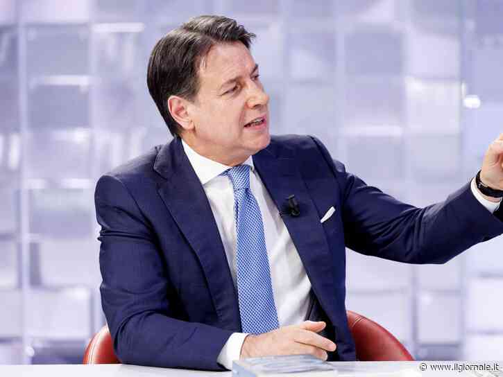 Il leader M5s cede al pressing. "Mi faccio audire ma non lascio"