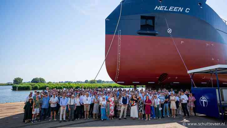 Tweede schip nieuwe Labrax-serie Carisbrooke te water in Kampen