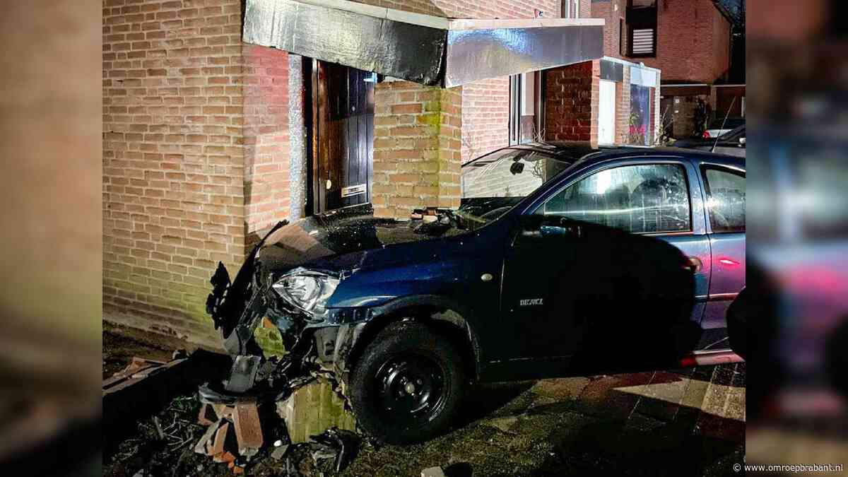 Politieachtervolging eindigt tegen huis, wegpiraat draait voor de kosten op