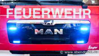 Große Lagerhalle in Neumünster brennt – Bahnstrecke Hamburg–Kiel gesperrt