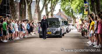 Gendt neemt afscheid van Sam (13): duizend mensen vormen stille erehaag voor ‘allemansvriend met Gucci‑petje’