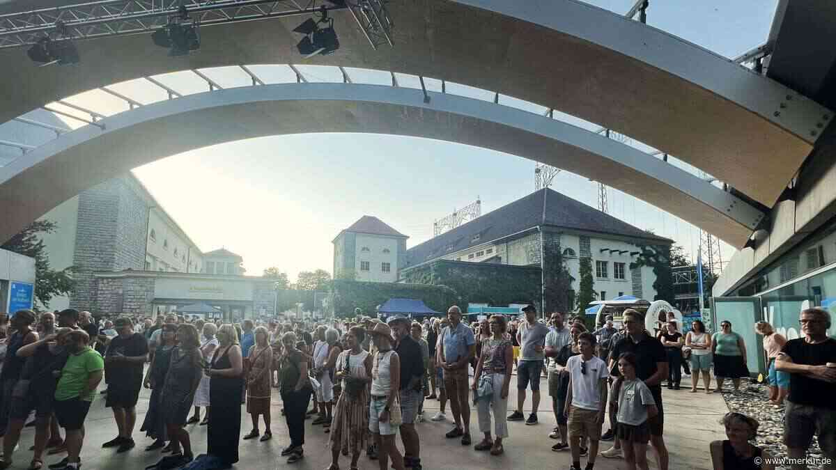 „Stillstehen? Zwecklos!“ Keller Steff Big Band reißt Publikum vom ersten Takt an von den Stühlen