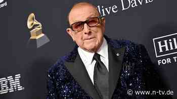 Bei Trauerfeier in New York: Musikstars erweisen Clive Davis die letzte Ehre