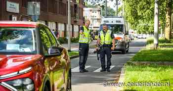 Vrouw (25) uit Arnhem ernstig gewond door aanrijding op zebrapad