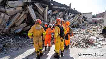 Venezuelans race against clock looking for earthquake survivors