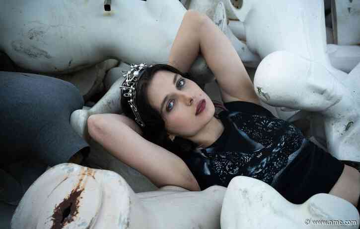 Baby Queen announces new album ‘I Hope You Don’t Remember Me’ – featuring members of QOTSA and Jack White’s band – with single ‘Permanently Obsessed’ and UK record store tour