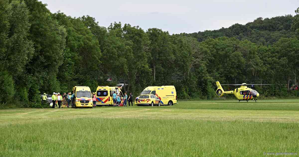 Traumahelikopter opgeroepen na auto-ongeluk in Spijk