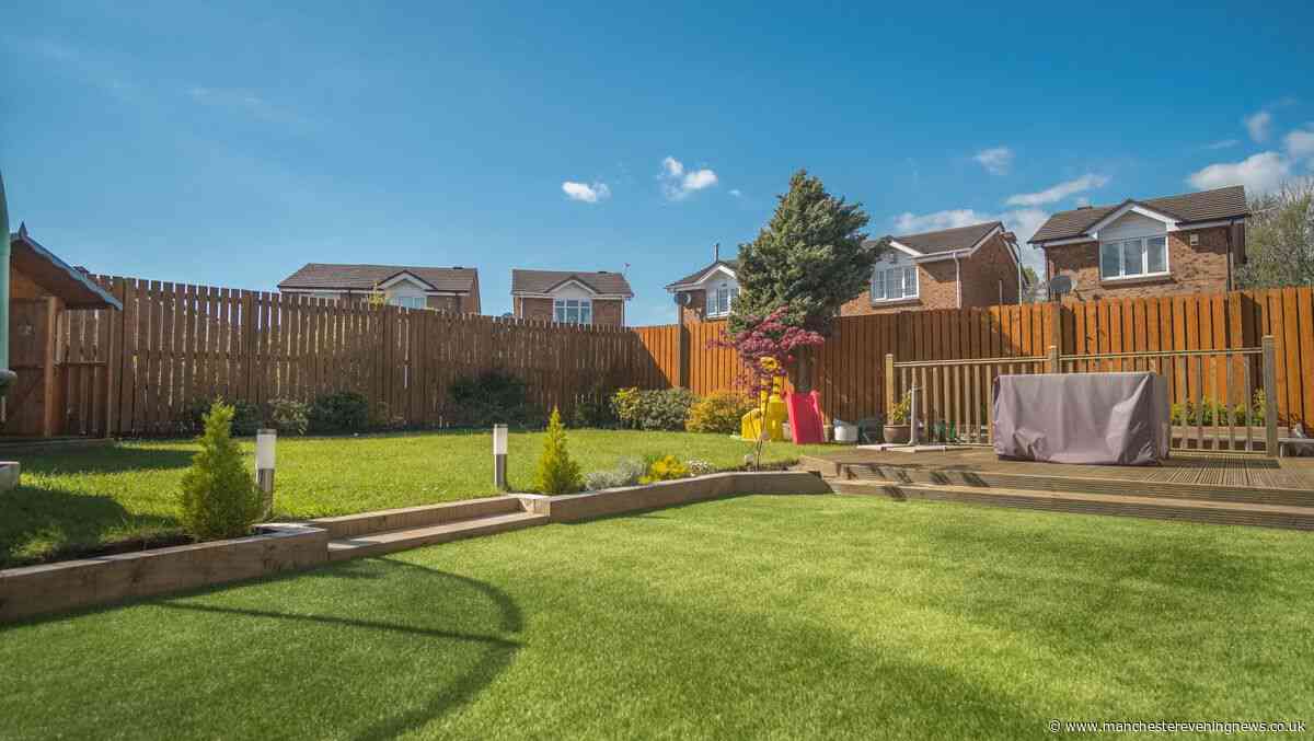 'Avoid' warning issued to anyone with artificial grass ahead of next UK heatwave