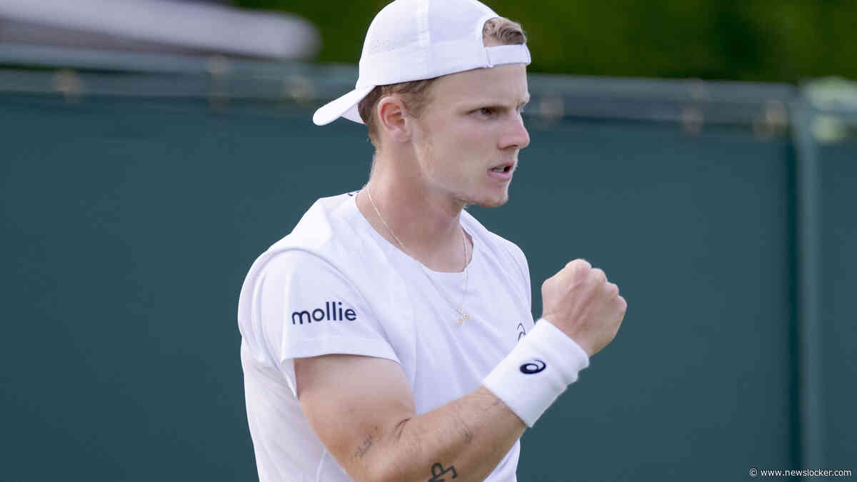 Fraaie comeback: Jesper de Jong vecht zich in vijfsetter naar tweede ronde op Wimbledon