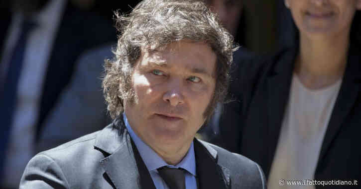 Argentina, si dimette il capo di Gabinetto di Milei: Adorni travolto dallo scandalo immobili e indagato per presunto arricchimento illecito