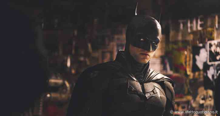 Dà la caccia ai ladri in moto, li immobilizza con metri di nastro adesivo e li lascia legati ai pali della luce: é caccia al “Batman” misterioso