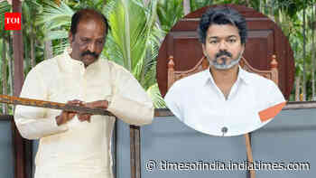 Vairamuthu urges CM Vijay to build a memorial for Bharathiraja