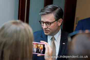 Mike Johnson’s eye roll says it all as reporters break the birthright citizenship ruling to House Speaker