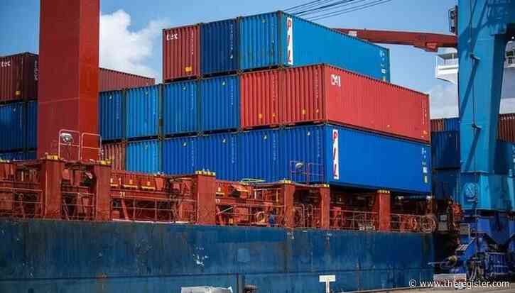 Microsoft previews Linux containers that run in Windows