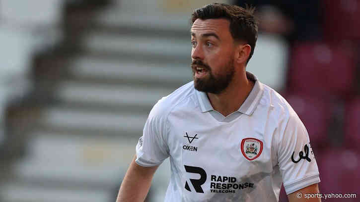 Stockport bring in defender O'Connell