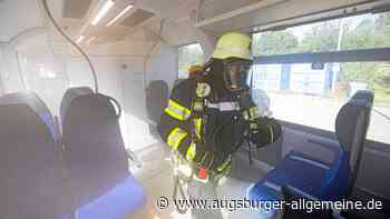 Ein brennender Zug, Rauch und dutzende Verletzte – Rettungskräfte proben Ernstfall in Augsburg