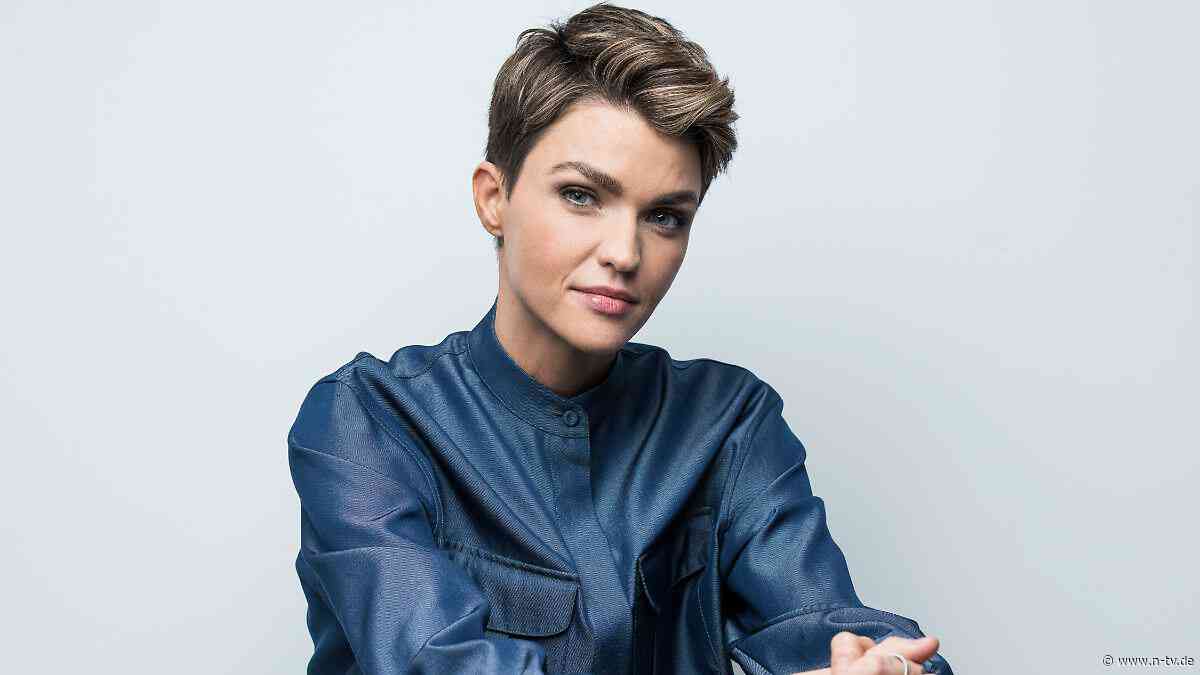 "RIP für meine Rippen": Ruby Rose stürzt verhängnisvoll am Pool