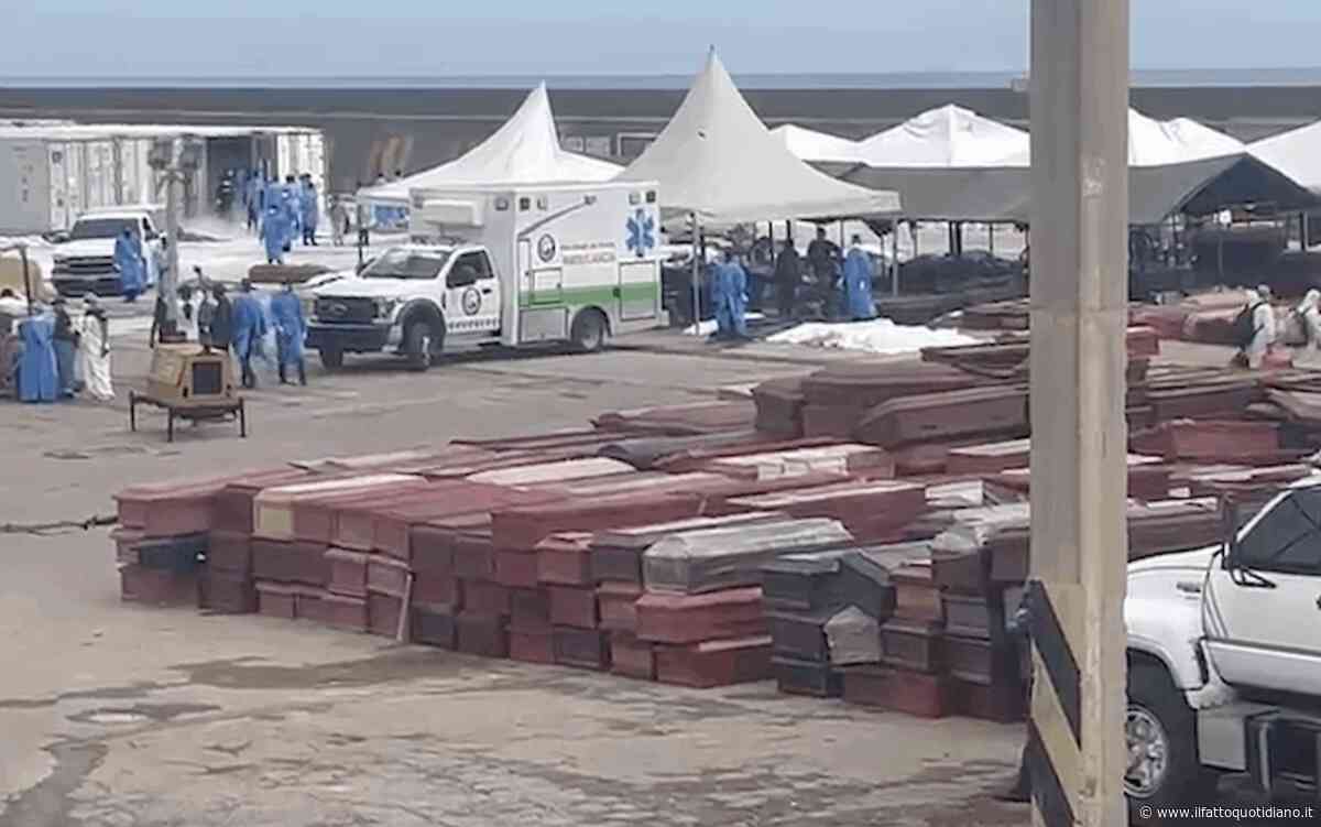 Terremoto in Venezuela, un ex deposito di grano trasformato in obitorio: centinaia di bare accatastate e famiglie in cerca dei propri cari